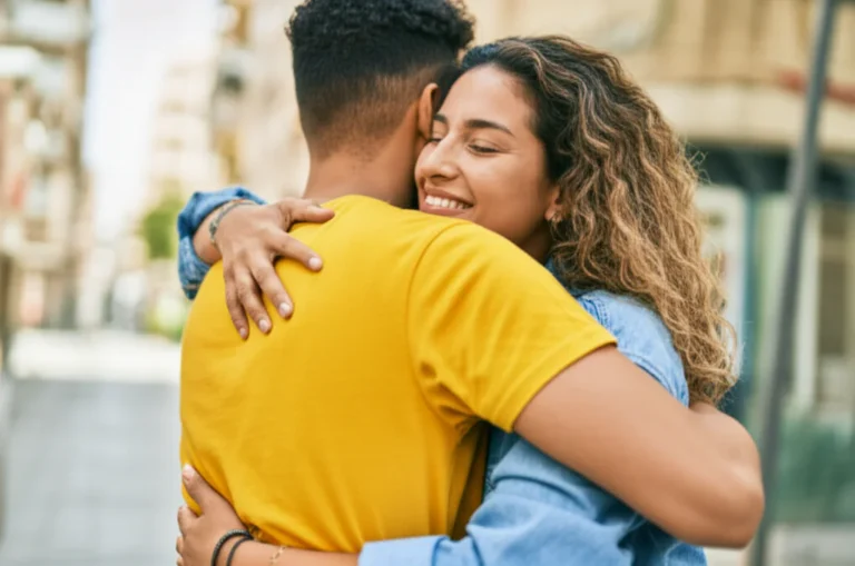 Featured image for 12 Warm Ways to Say I Love You in Spanish to a Friend 2025